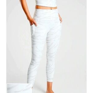 Athleta Salutation Stash Pocket II 7/8 Tight White Gray Zebra Print Sz S Petite